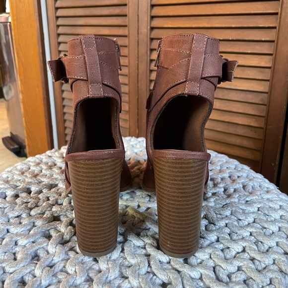 Open toed ankle boots - Picture 3 of 6